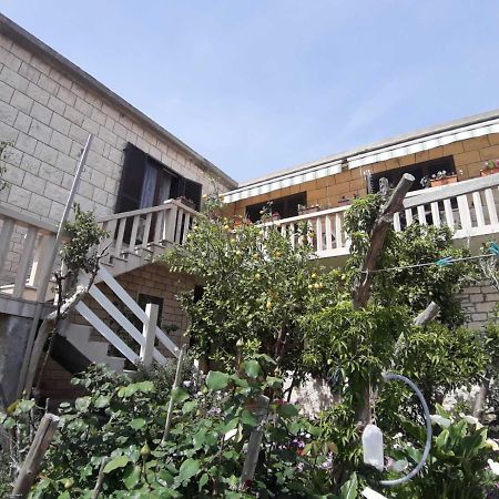 Apartmani Luce Sumartin Exterior photo