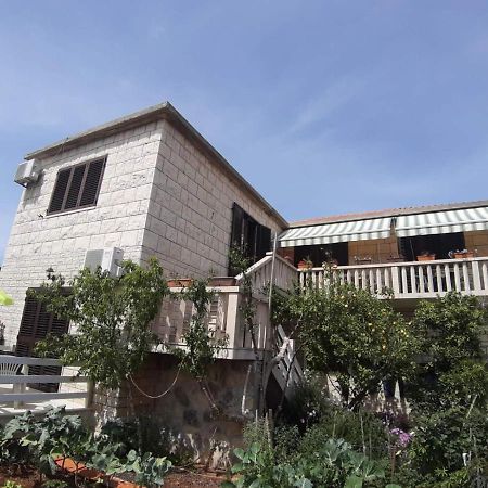 Apartmani Luce Sumartin Exterior photo