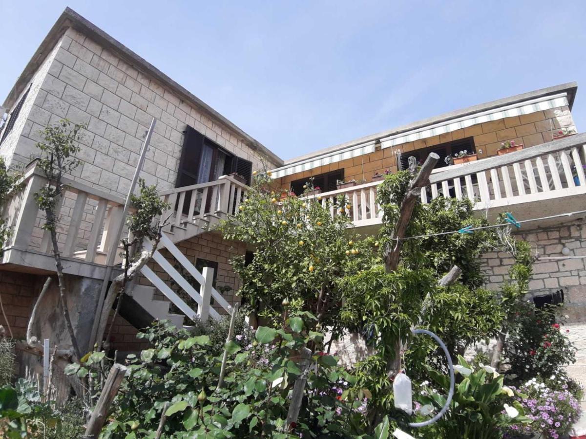 Apartmani Luce Sumartin Exterior photo