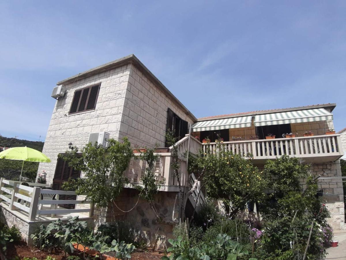 Apartmani Luce Sumartin Exterior photo